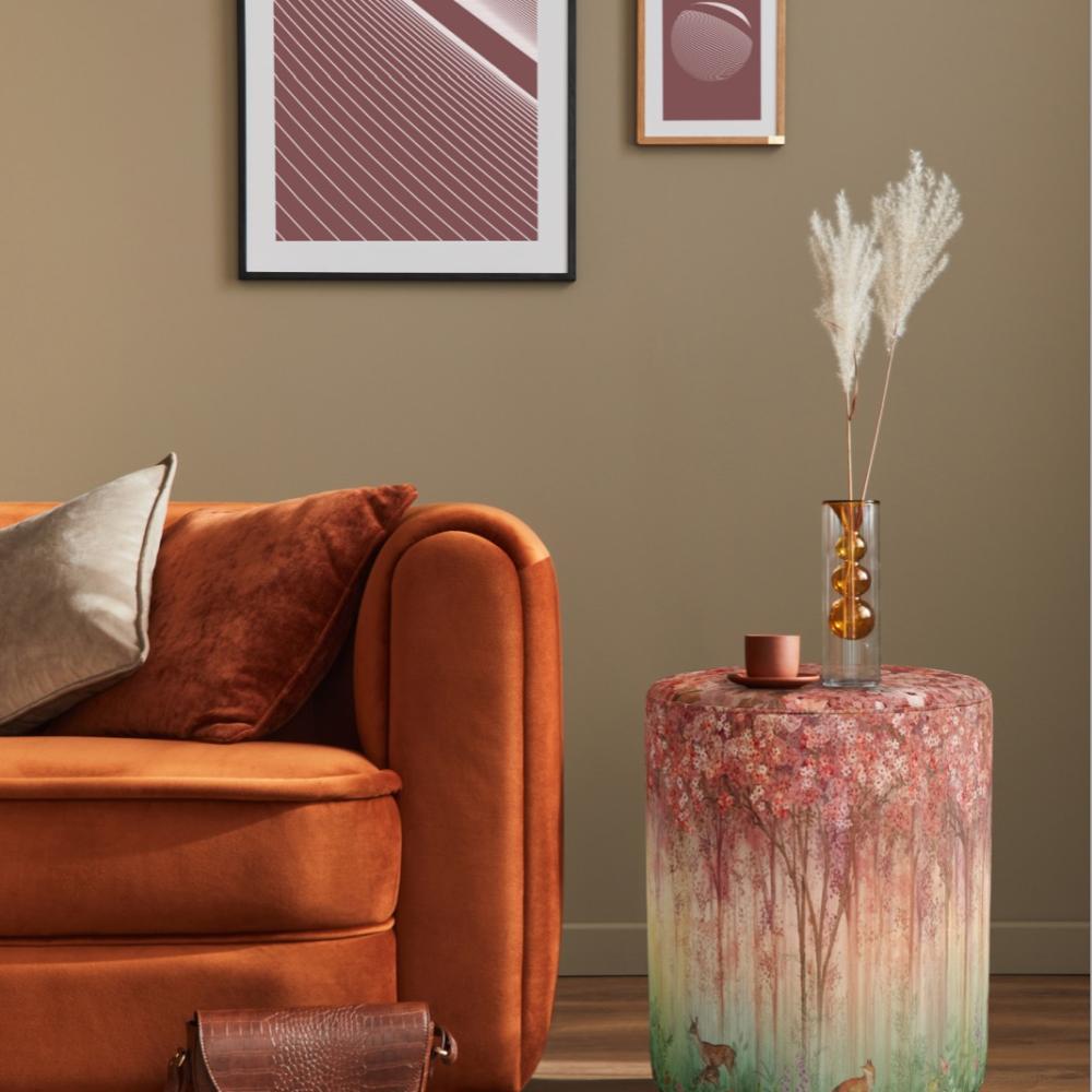 Kırmızı Mini Çiçekler ve Ceylanlar Puf