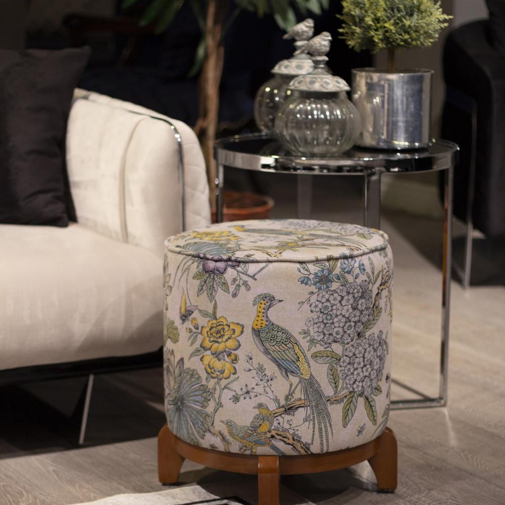 Sarı Kuş Detaylı Ahşap Ayaklı Puf