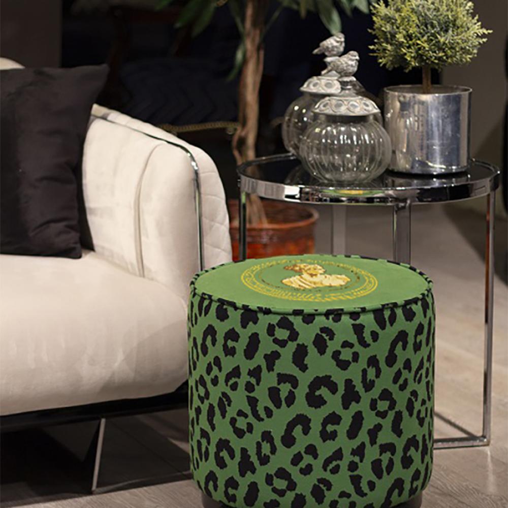 Yeşil Büst Detaylı Ahşap Ayaklı Puf