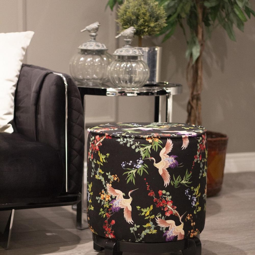 Siyah Kuş Detaylı Ahşap Ayaklı Puf