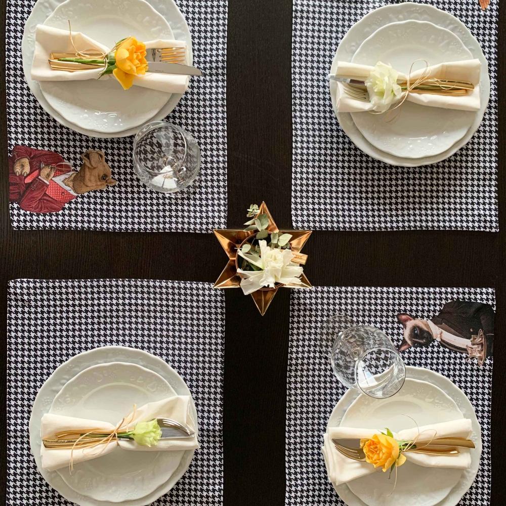 Şık Hayvan Karakter Baskılı Kazayağı Desenli Kumaş Amerikan Servis Seti - 4'lü Set 35X50CM