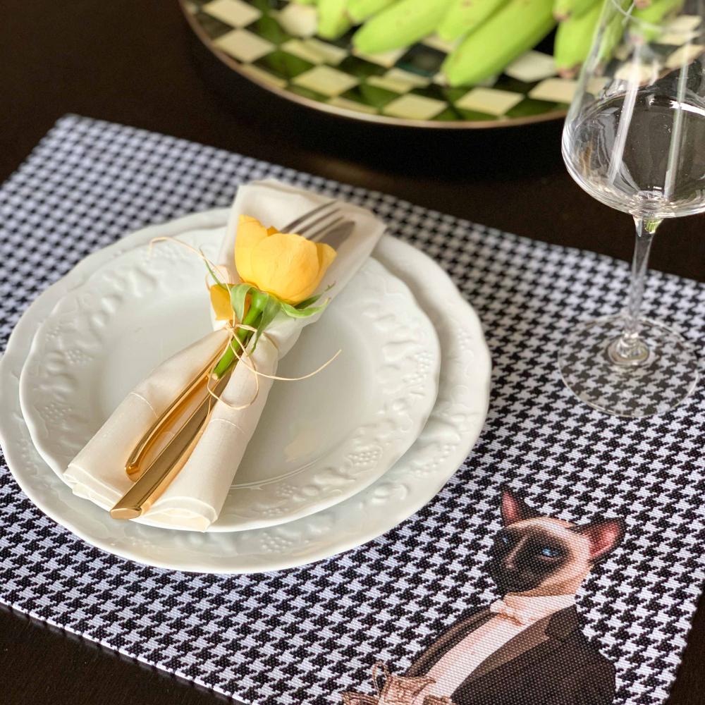 Şık Hayvan Karakter Baskılı Kazayağı Desenli Kumaş Amerikan Servis Seti - 4'lü Set 35X50CM